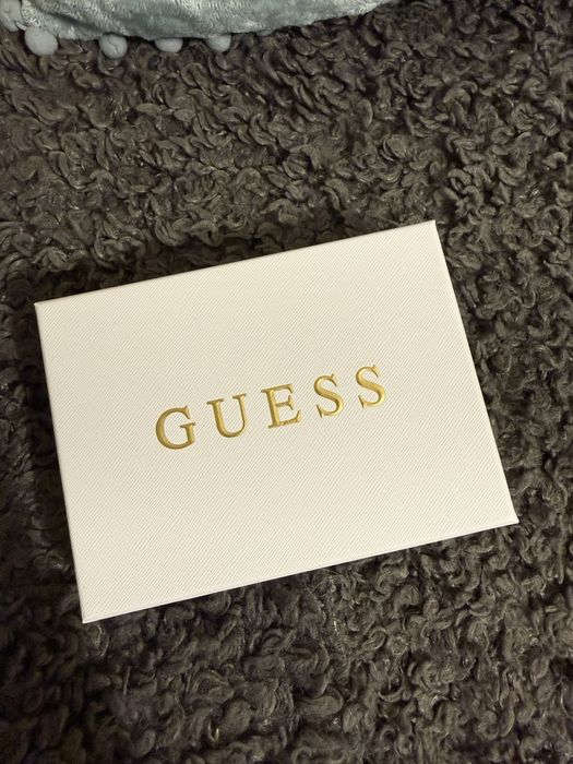 Portfel markowy - Guess
