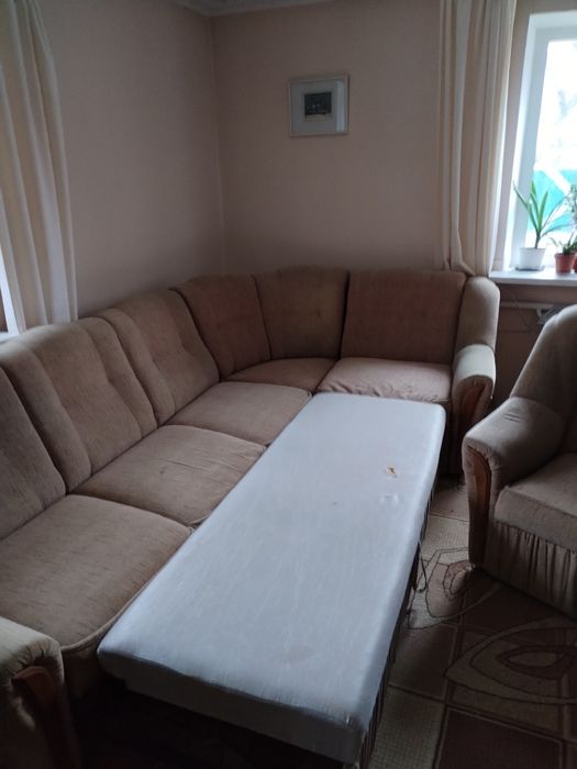 Продам вживаний кутовий диван і крісло