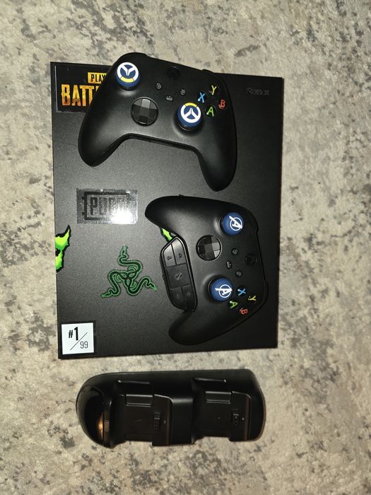 Xbox one x com 2 comando e carregador