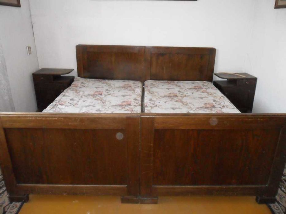 Stara dębowa  sypialnia-2 łóżka i szafki -odbiór osobisty