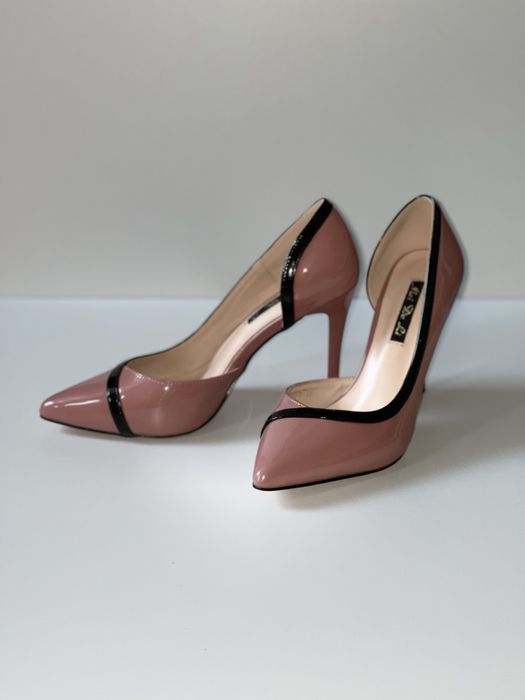 Szpilki w pięknym kolorze