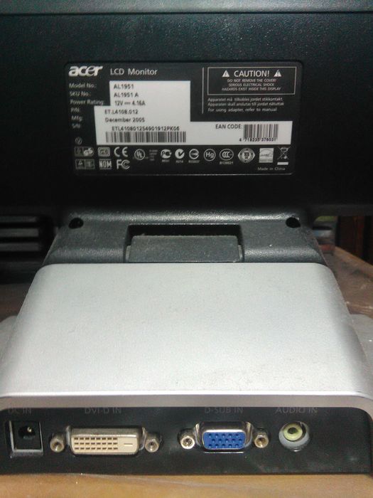 2 monitores, 2 teclados, 1 rato e colunas - ler descrição