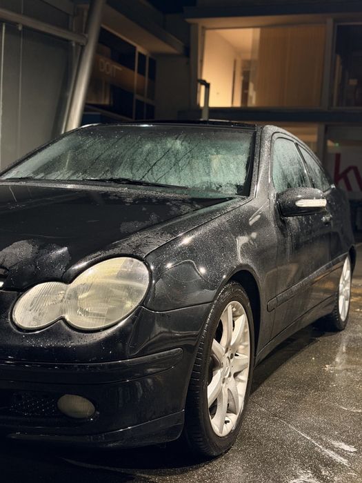 Mercedes-Benz C220 Sport Coupé 2001 – Preço fixo!