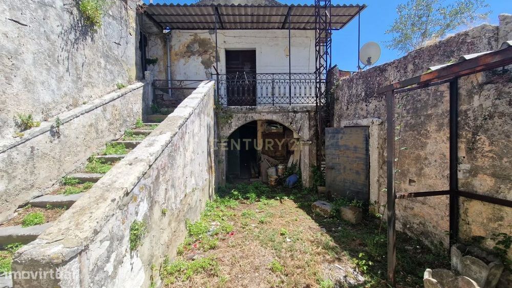 Habitação antiga para recuperar (sem terreno)  | Barcarena
