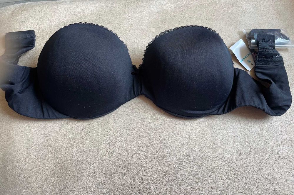 Бюстгальтер 80 b , с силиконовой полоской