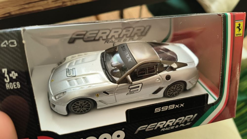 BBURAGO Vários Ferraris 1:43 Burago
