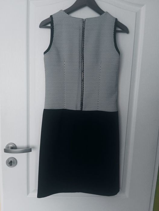 Elegancja sukienka bez rękawów - rozm. 36,firm Quiosque