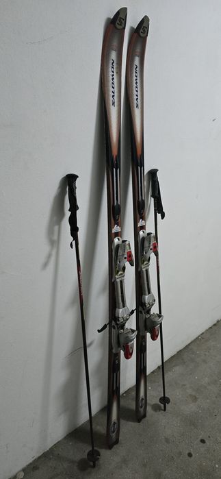 Selling ski set64285711730947122