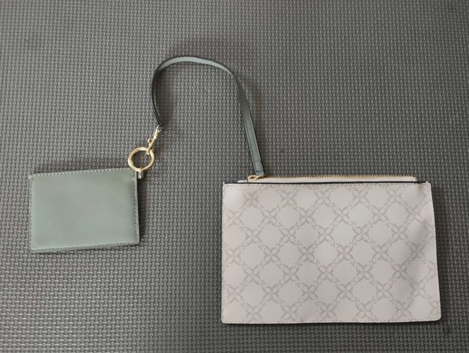 Nine West Green and Cream Wristlet w/Credit Card Holder Excellent