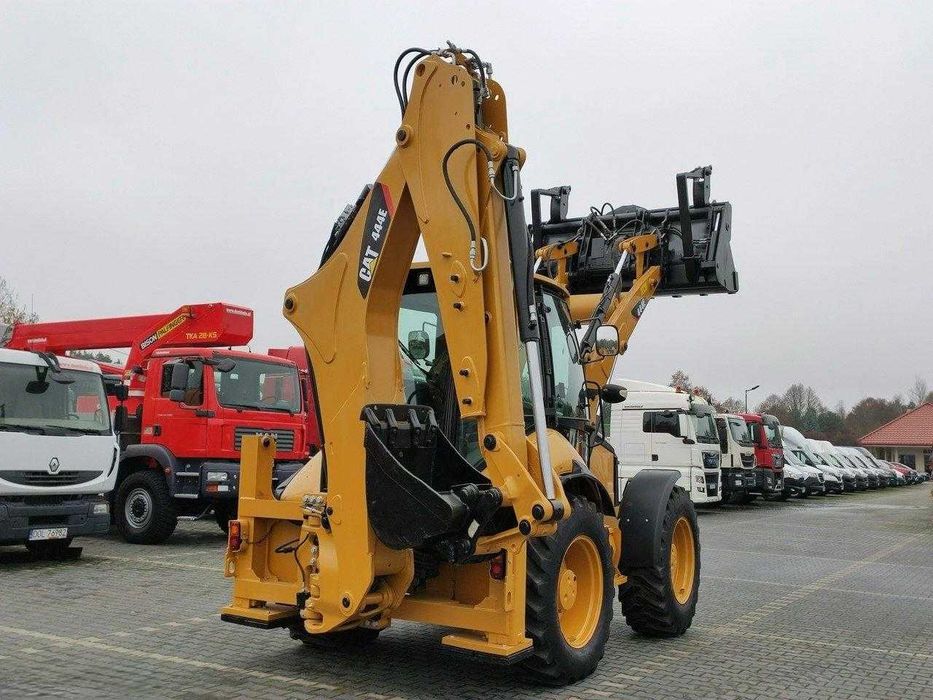 Екскаватор-навантажувач Caterpillar 444E