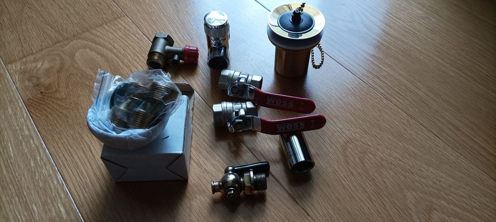 Смесители. Штанга для душа. Сантехника. Фитинги.