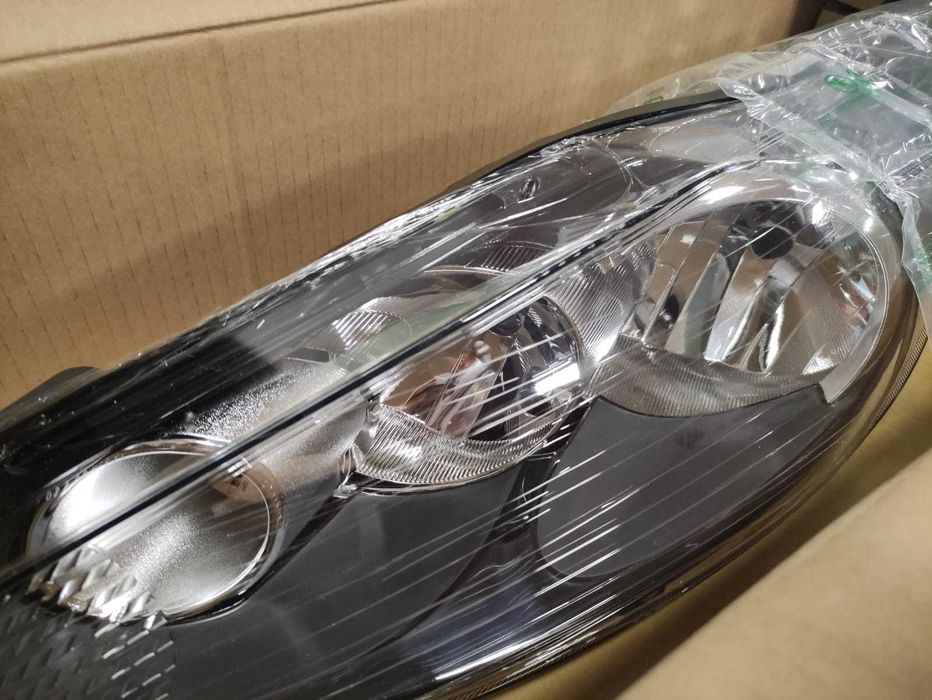 Faróis frontais fundo preto para FORD FIESTA JR8.