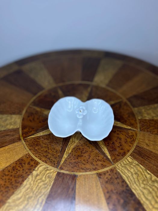 Porcelanowa solniczka pieprzniczka Karolina. Kabarecik z lat 70