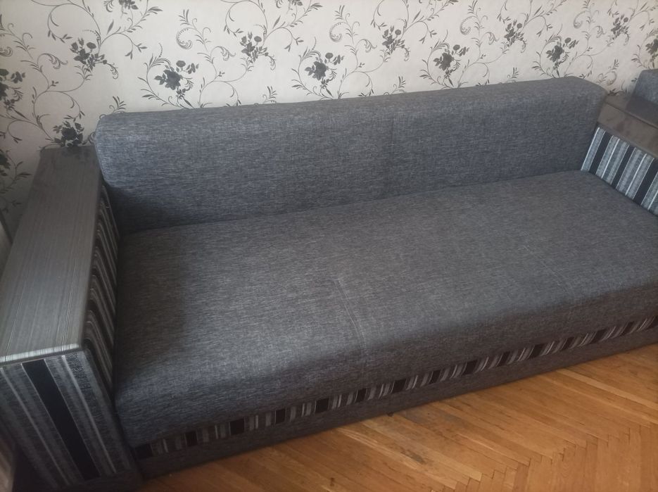 Диван розкладний і два м'які крісла