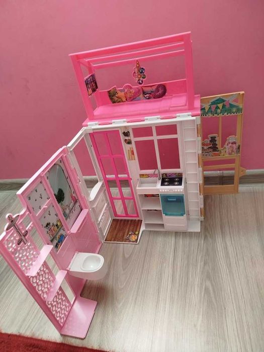 Domek dla Barbie z wyposażeniem