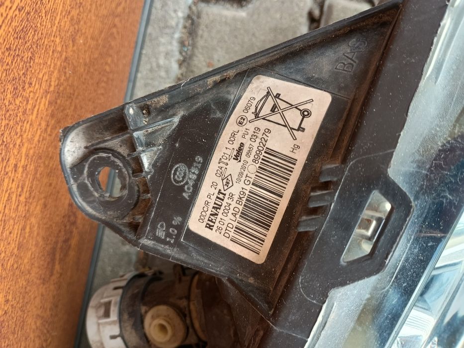 Prawa lampa xsenon gt laguna 3