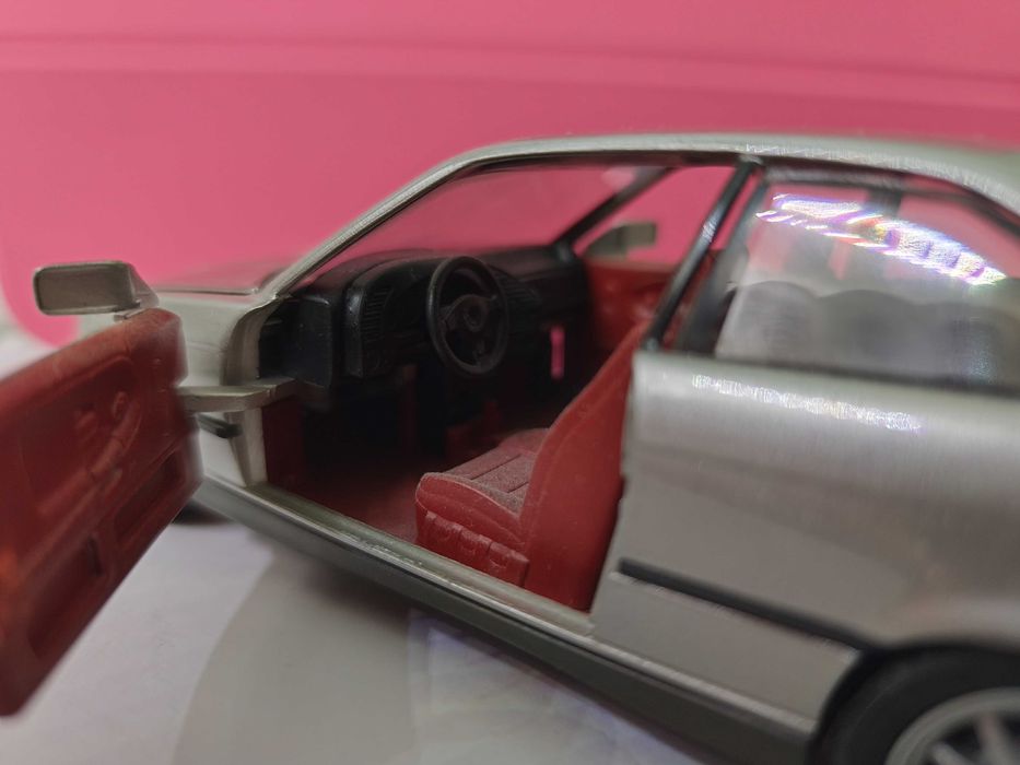 BMW 325i E 36 model w skali 1:24 Schuco