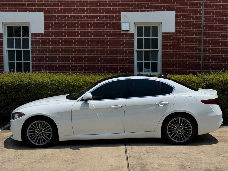 Alfa Romeo Giulia      2018