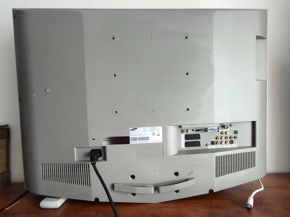 TV Samsung 37" z pilotem + uchwyt ścienny