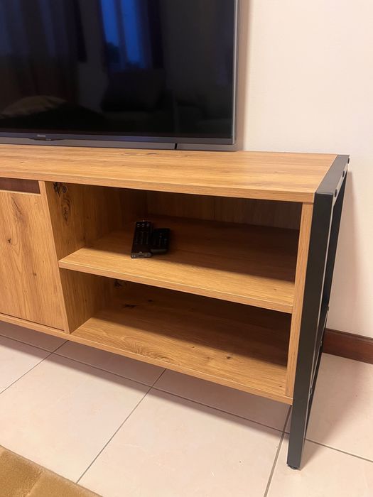 Móvel sala, duas portas e prateleiras