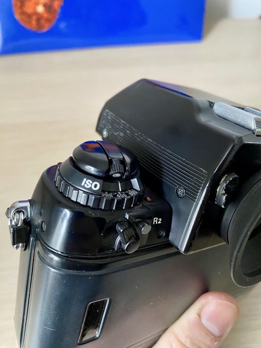 Плівкова фотокамера Nikon F4