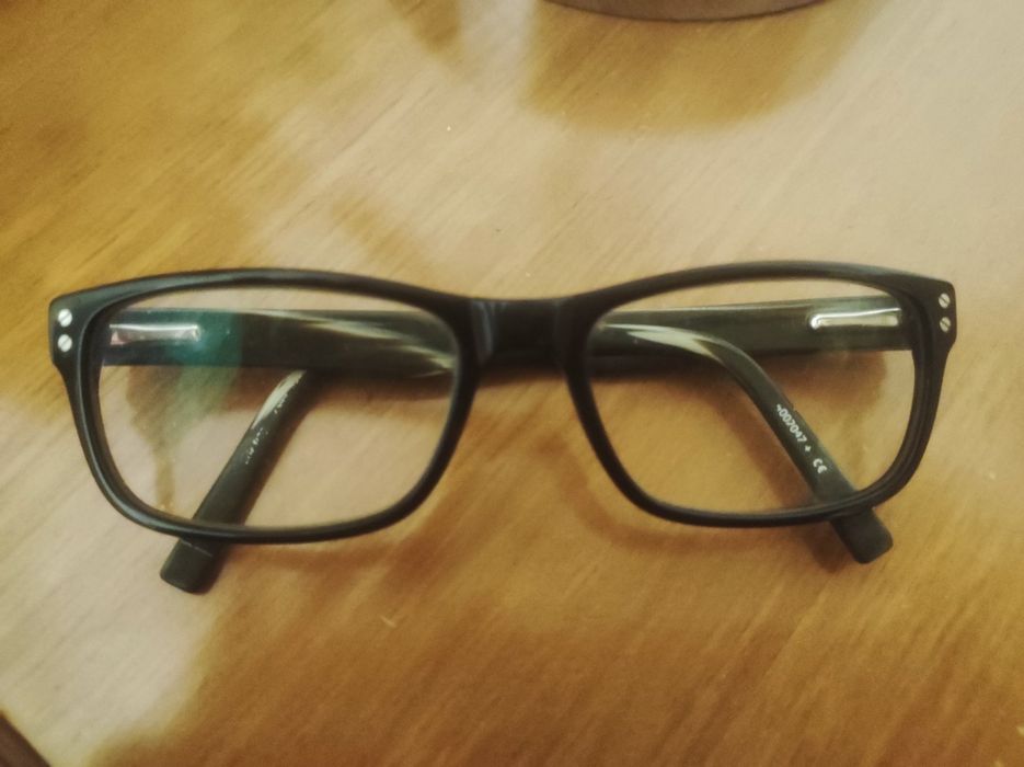 Óculos graduados Osiris – armação em bom estado