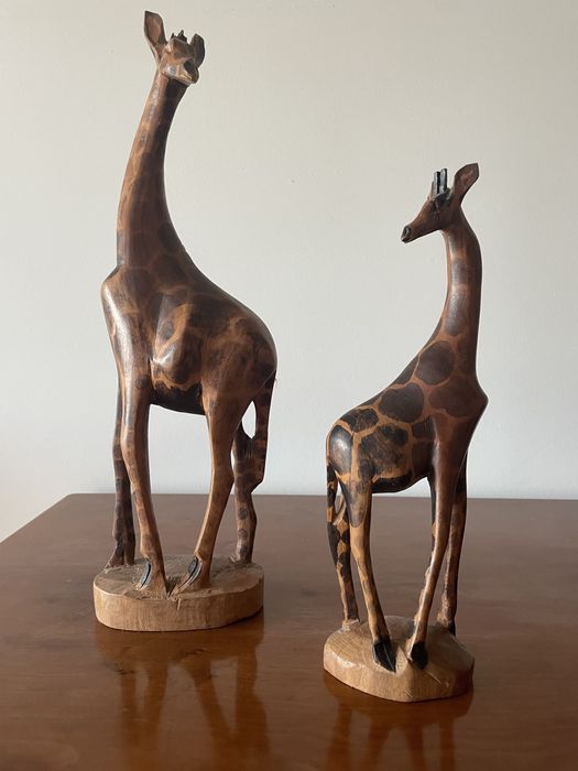 Girafas Esculpidas em Madeira