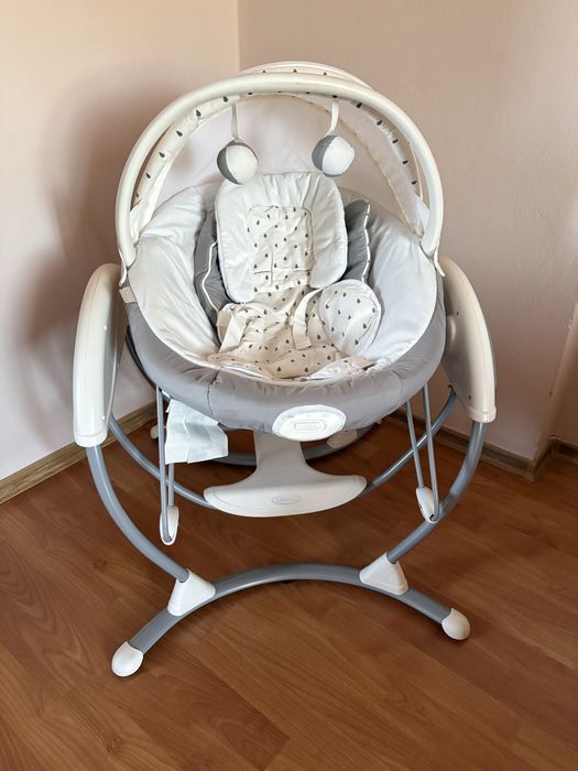 Заколисуючий центр Graco glider elite