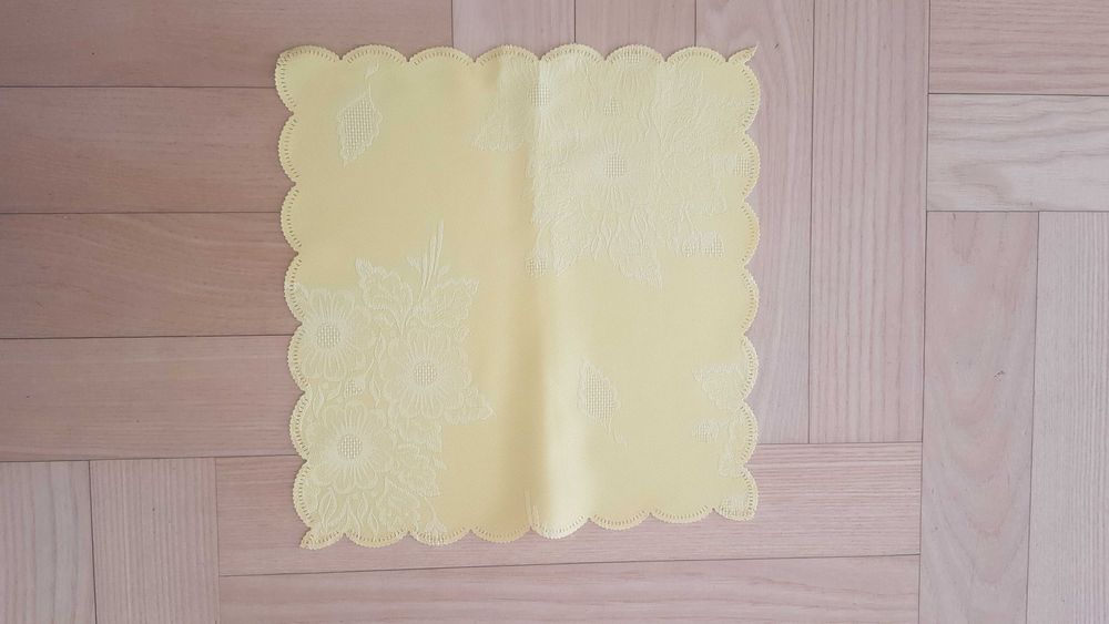 S e r w e t k żółte 26 cm x 26 cm komplet 12 sztuk