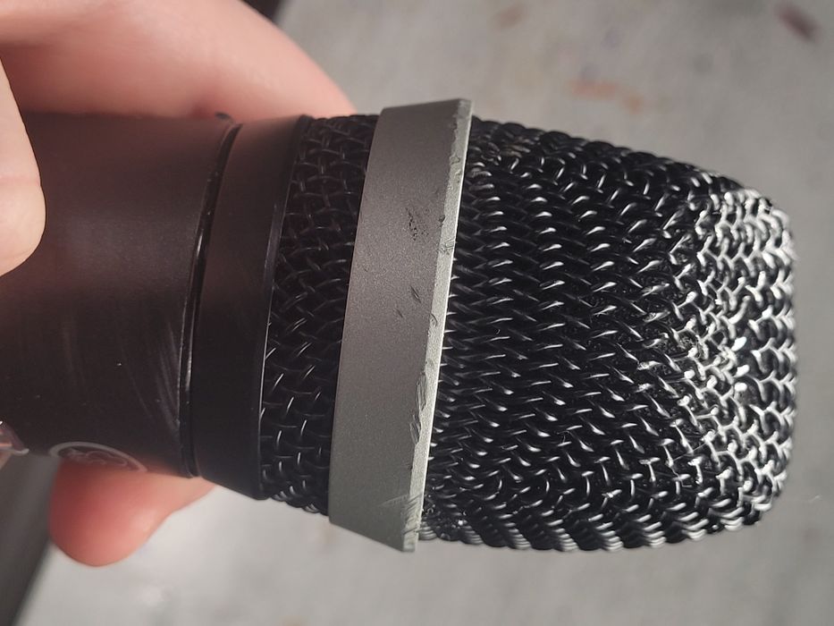 Бездротовий ручний мікрофон AKG HT470