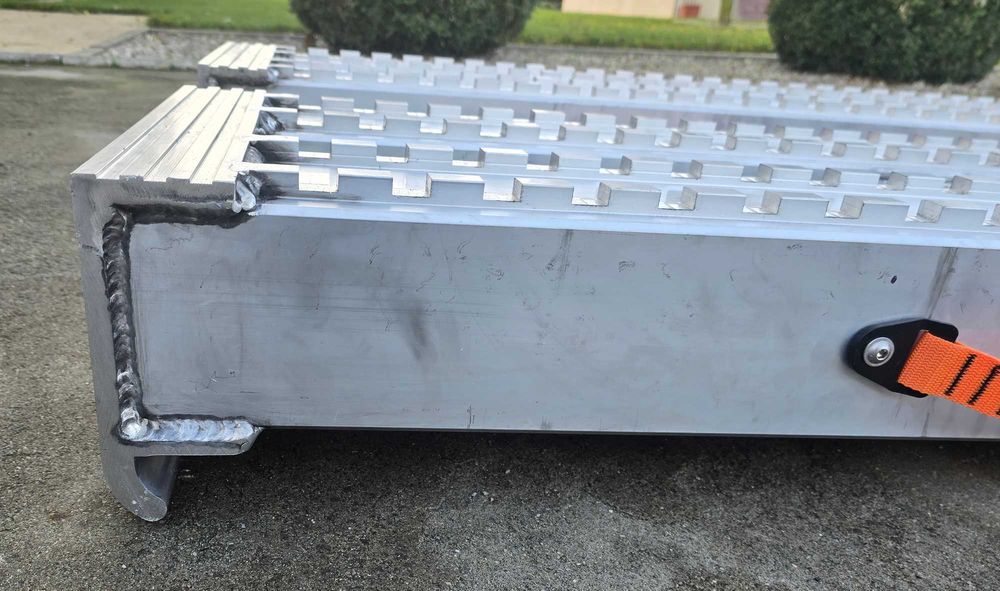 Najazdy aluminiowe PROFESSIONAL 4000x380x120mm mocowanie dolne 7 ton