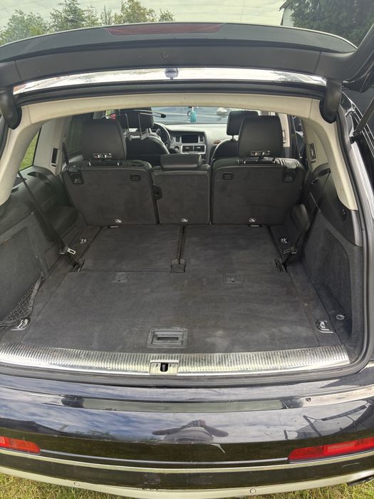 Автомобіль ауді Q7