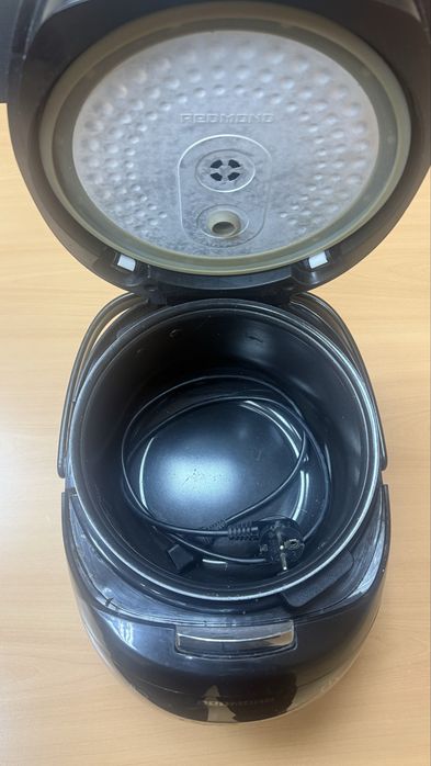 Продам б/у мультиварку Redmond RMC-M90 (под ремонт)