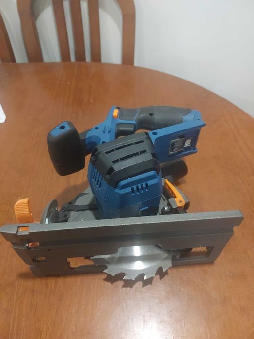 Serra circular com bateria