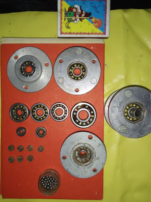 Коллекция подшипники качения разные. NSK , марка : 6200 Z и другие.