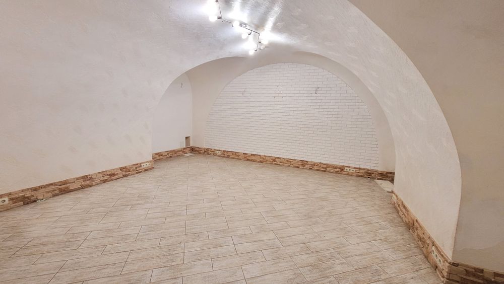 Здаю в оренду комерційне приміщення по вул Монастирській