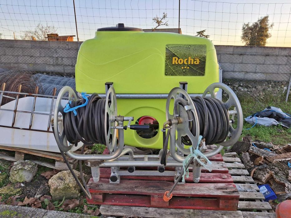 Pulverizador Rocha de 300 Litros.