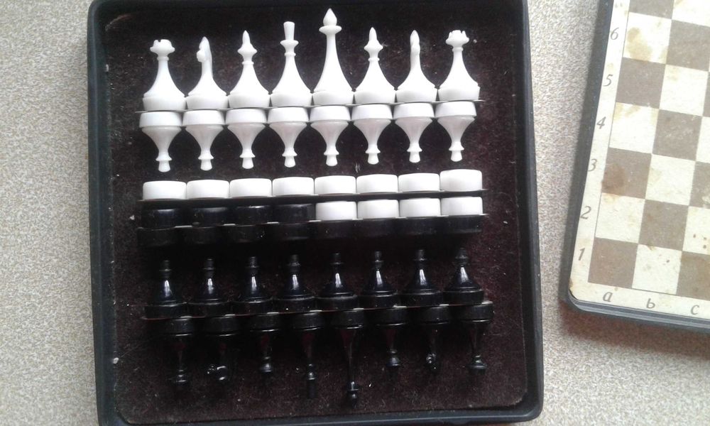 Шахматы и шашки походные магнитные ссср