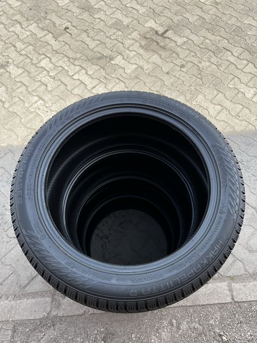 Зимові Шини R18 235/45 Nokian Hakkapelita R5