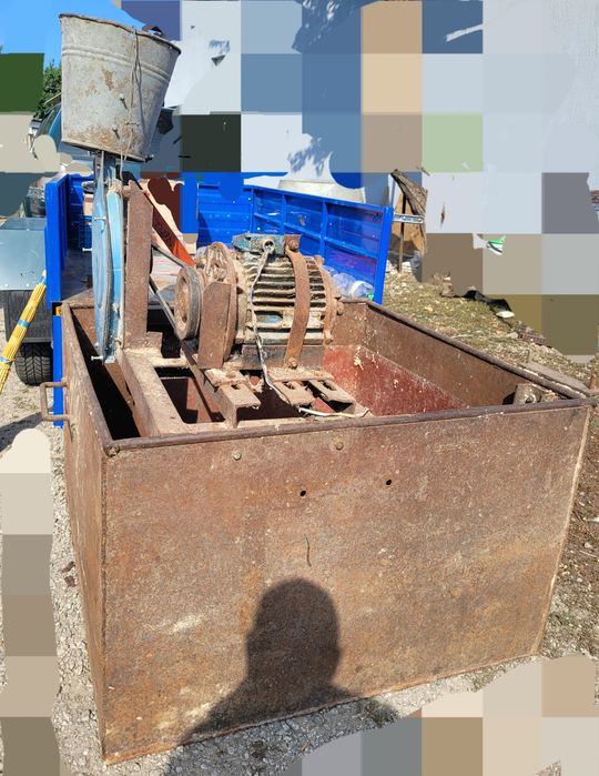 Подрібнювач зерна, кукурудзи