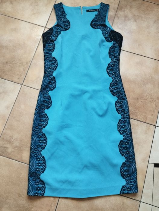 Sukienka letnia z ozdobną koronką