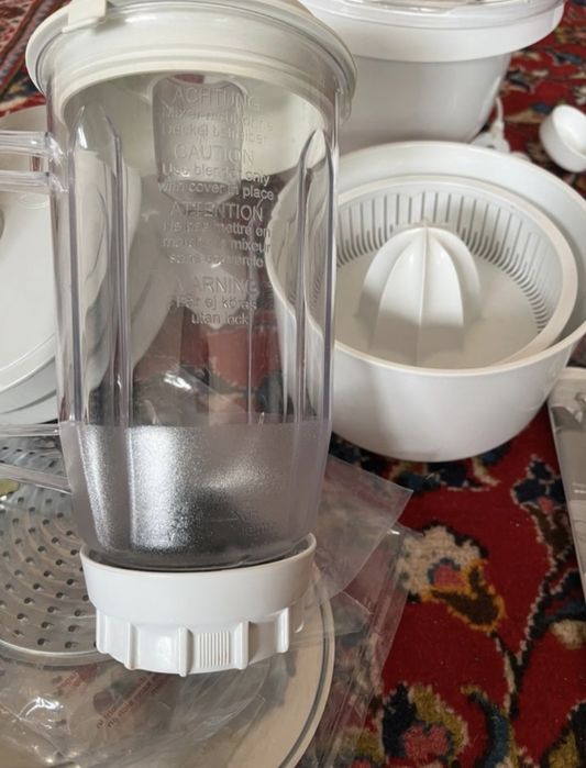 Bosch MUM 4405 Кухонный комбайн  с принадлежностями