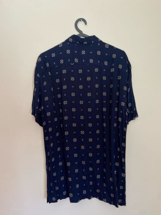 Camisa Azul com Padrão