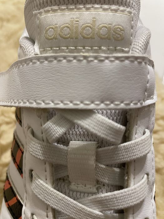 Кросівки фірмові adidas  35 розмір