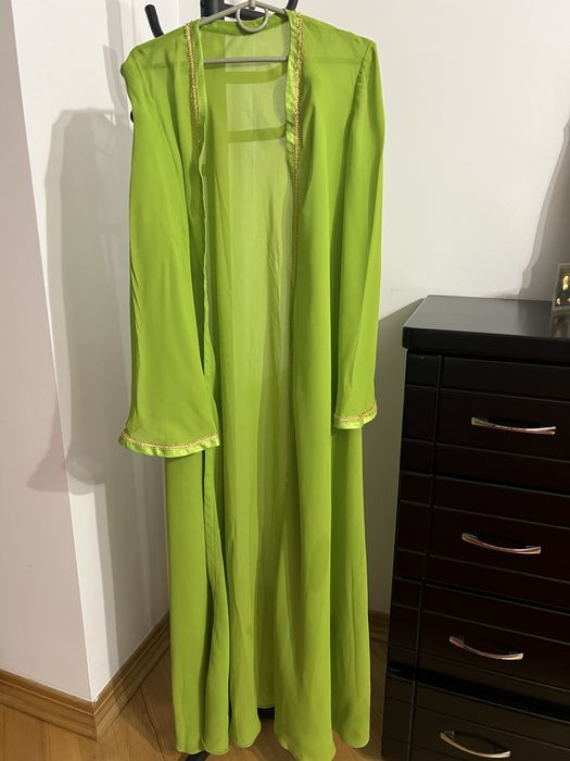 Парео до купальника