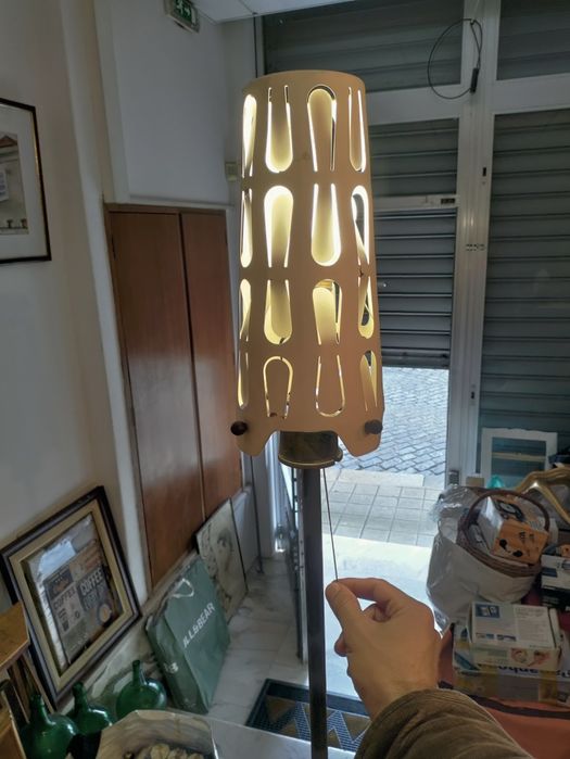 Candeeiro Vintage de Pé em metal
