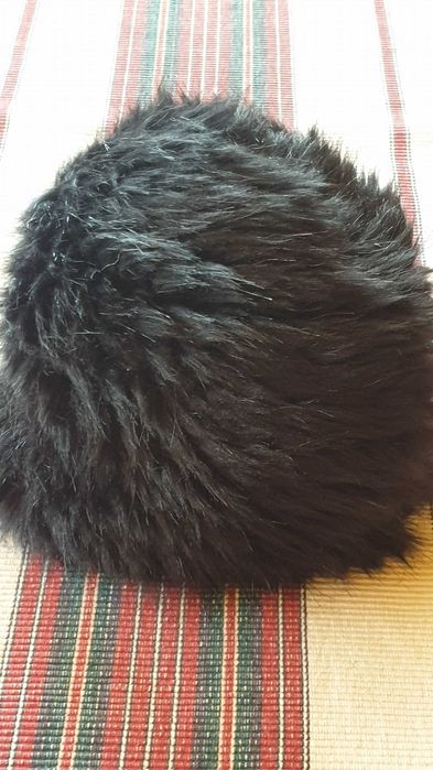 Damska czapka puchatka