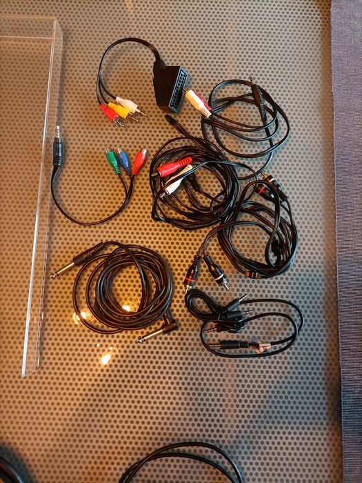 Varios cabos e adaptadores
