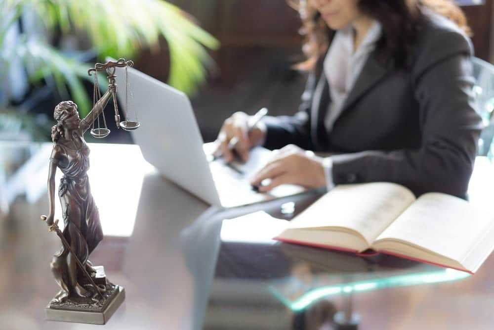 Advogados - Serviços Jurídicos, Mediação e Contratos