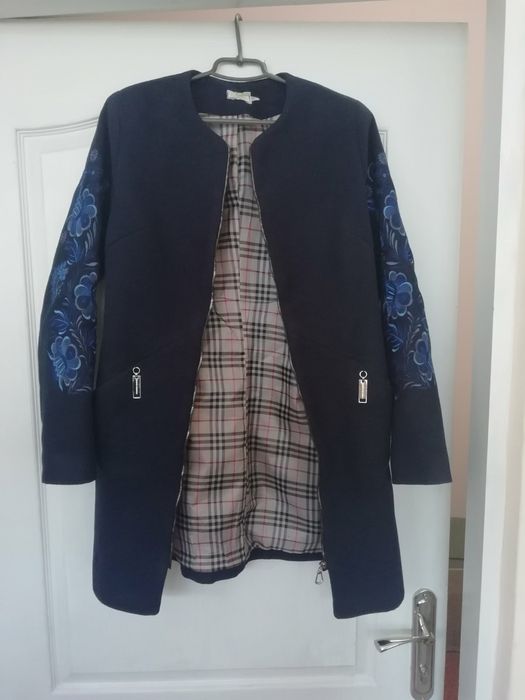 Пальто с вышивкой